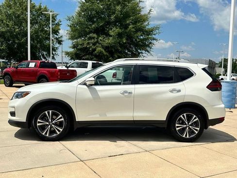Used 2020 Nissan Rogue SV w/ Premium Package FWD image 25