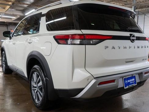 Used 2024 Nissan Pathfinder SL AWD/4WD image 8