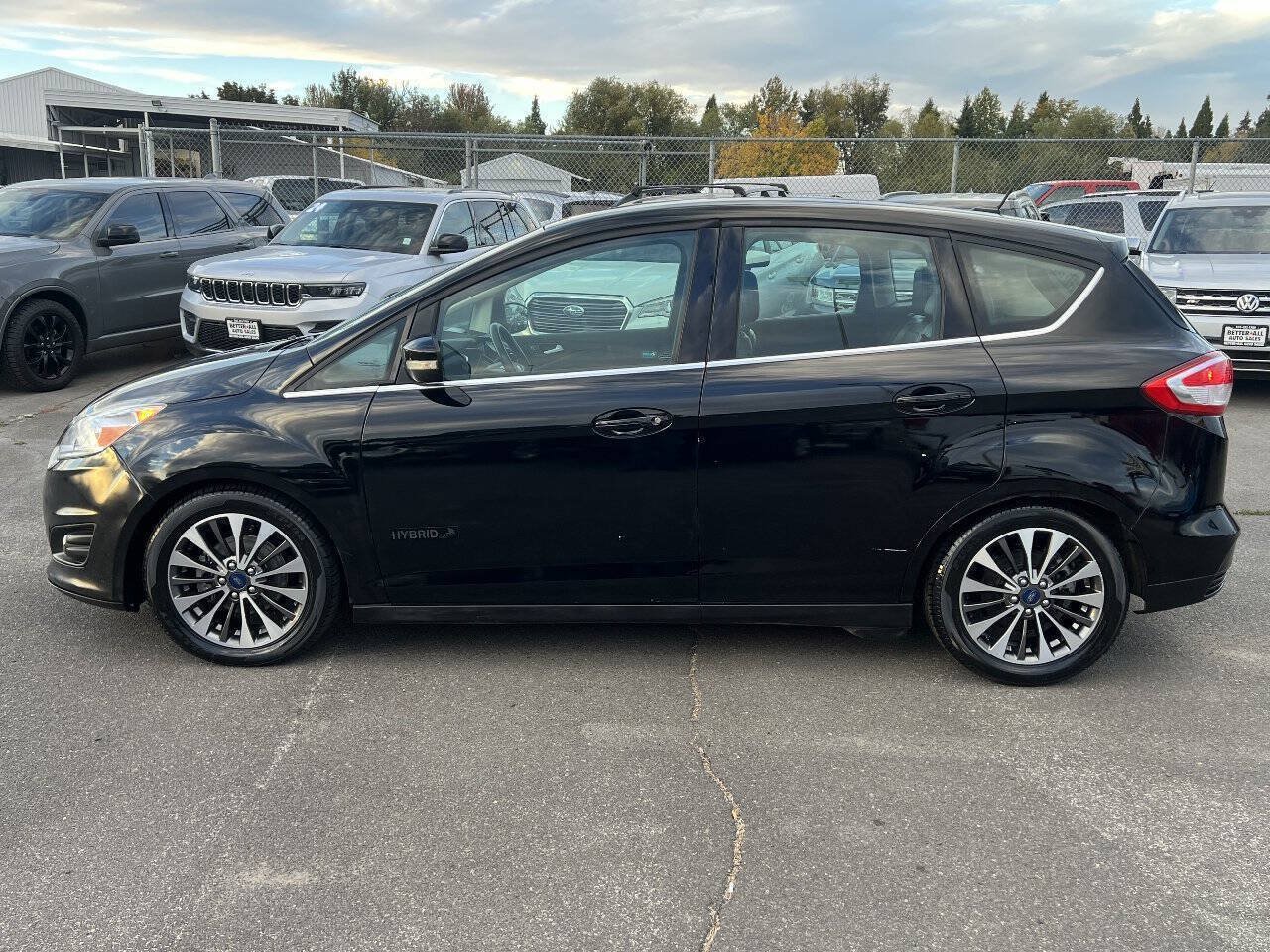 Used 2017 Ford C-MAX Titanium w/ Interior Protection Package FWD image 2