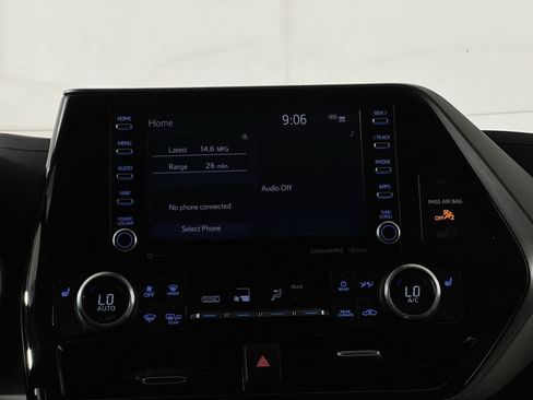 Used 2022 Toyota Highlander XLE AWD/4WD image 20