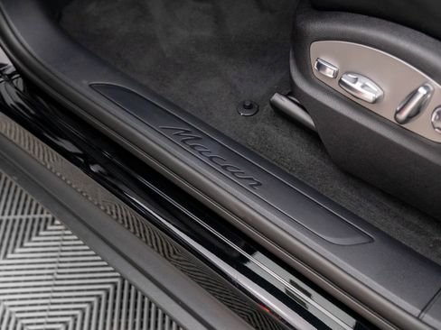Certified 2026 Porsche Macan AWD/4WD image 16