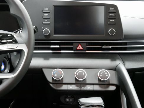 New 2025 Hyundai Elantra SE image 14