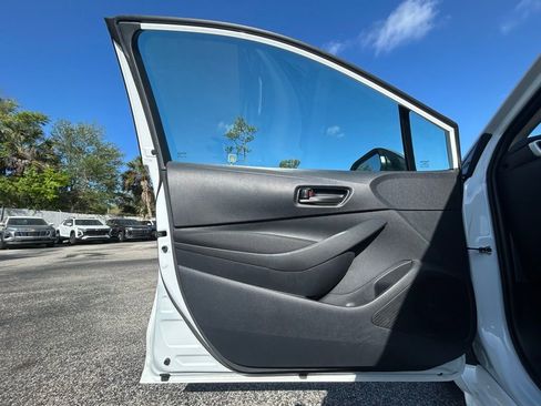 Used 2025 Toyota Corolla LE image 30