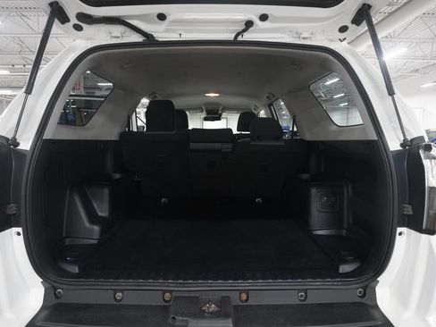 Used 2020 Toyota 4Runner SR5 AWD/4WD image 10
