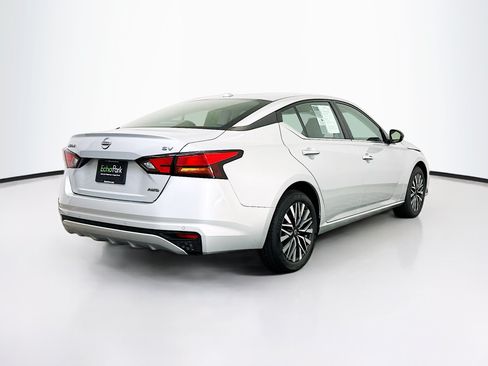 Used 2024 Nissan Altima 2.5 SV AWD/4WD image 9