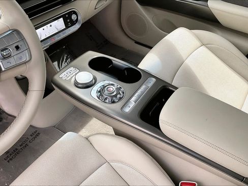 Used 2025 Genesis GV60 RWD image 16