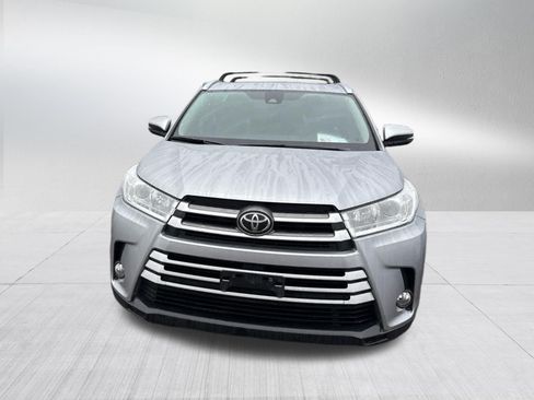 Used 2017 Toyota Highlander XLE AWD/4WD image 11