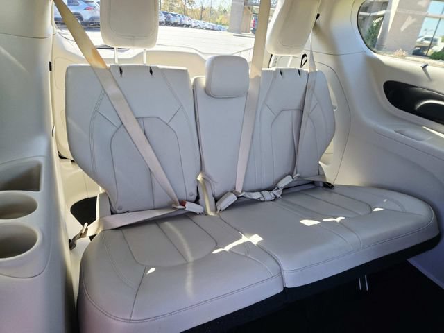 Used 2017 Chrysler Pacifica Touring-L w/ 13 Speaker Alpine Sound Group FWD image 15