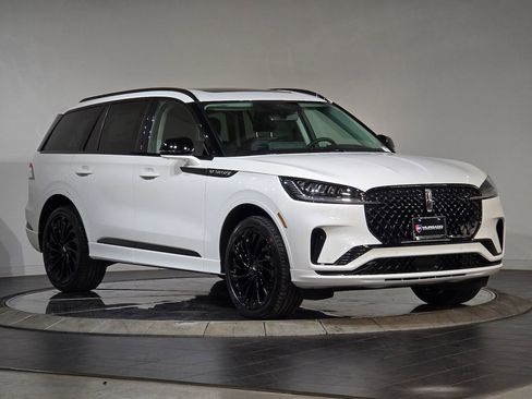 New 2026 Lincoln Aviator Reserve w/ Jet Appearance Package image 2