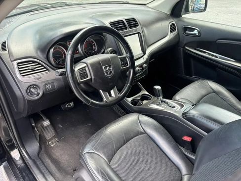 Used 2019 Dodge Journey Crossroad FWD image 2