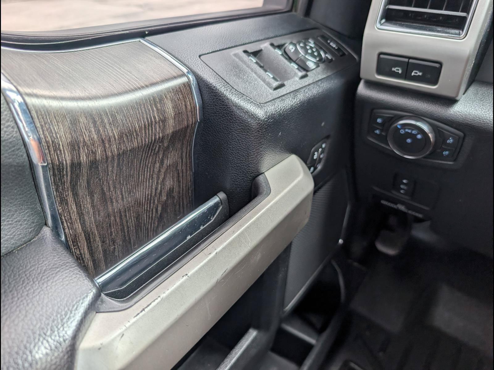 Used 2020 Ford F250 Lariat w/ Lariat Value Package AWD/4WD image 17