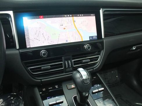 Used 2023 Porsche Macan Turbo image 18