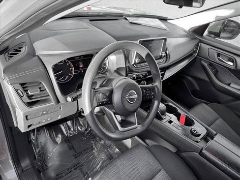 Used 2024 Nissan Rogue SV image 11