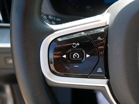 Certified 2025 Volvo XC60 B5 Plus AWD/4WD image 27