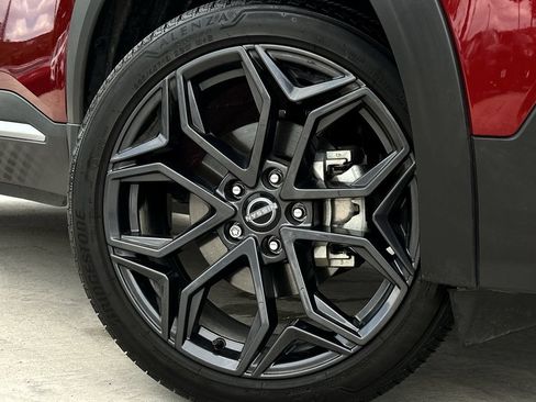 Used 2025 Nissan Kicks SR FWD image 11