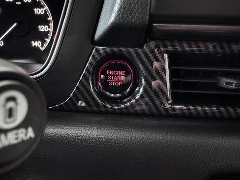 Used 2025 Honda Pilot TrailSport image 20