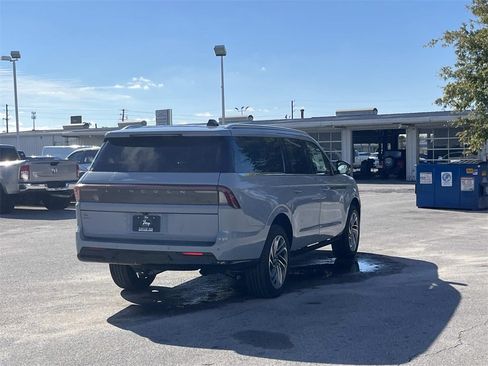 New 2025 Lincoln Navigator L Reserve image 5