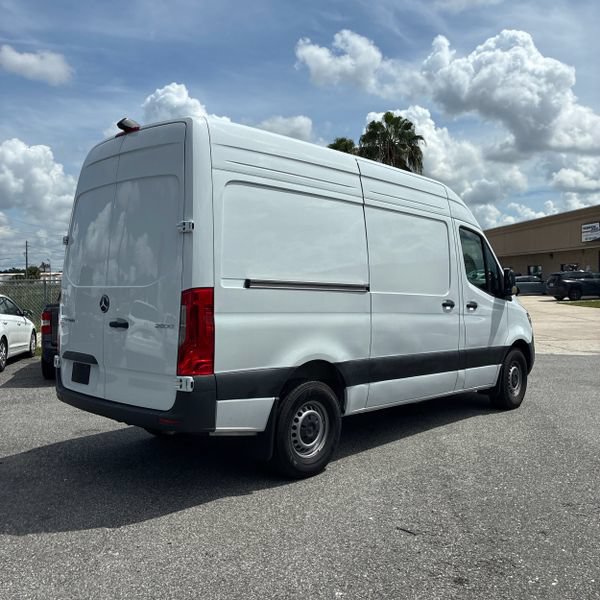 Used 2025 Mercedes-Benz Sprinter 2500 image 3
