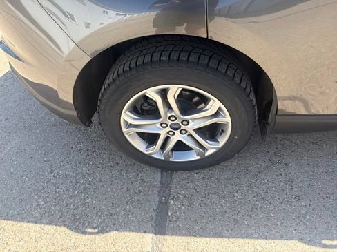 Used 2016 Ford Edge Titanium w/ Technology Package AWD/4WD image 17