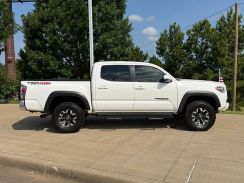Used 2020 Toyota Tacoma TRD Off-Road AWD/4WD image 7