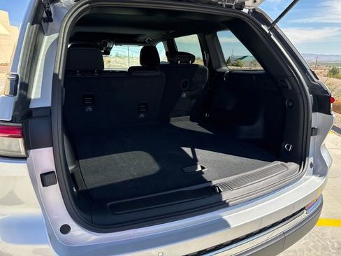 New 2025 Jeep Grand Cherokee Laredo X image 29