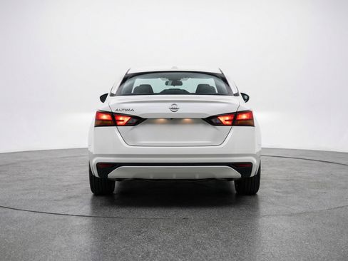 Used 2025 Nissan Altima 2.5 SV image 7