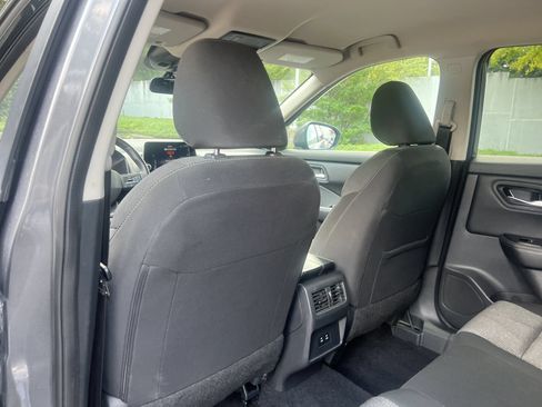 Used 2025 Nissan Rogue SV AWD/4WD image 17