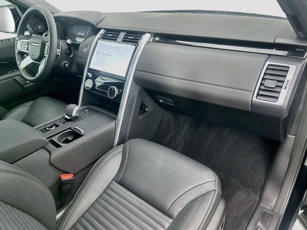 Used 2025 Land Rover Discovery S AWD/4WD image 16