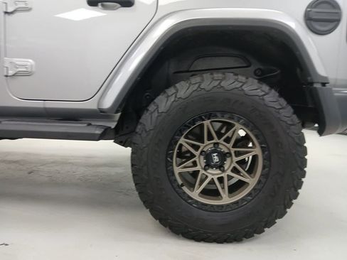 Used 2020 Jeep Wrangler Unlimited Sahara image 14