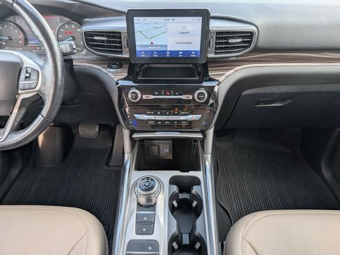 Used 2022 Ford Explorer Limited w/ Equipment Group 301A RWD image 7