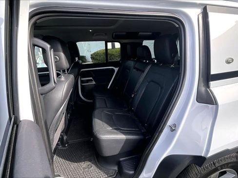 Used 2023 Land Rover Defender 110 SE image 17