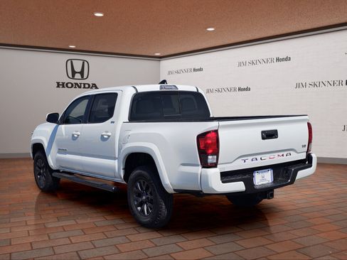 Used 2022 Toyota Tacoma SR5 w/ Technology Package RWD image 13