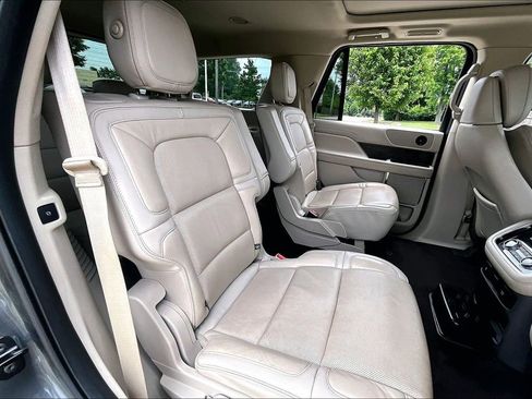 Used 2018 Lincoln Navigator Reserve AWD/4WD image 30