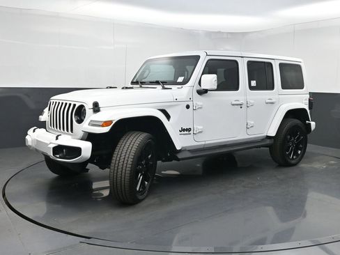 Used 2022 Jeep Wrangler Unlimited Sahara AWD/4WD image 22
