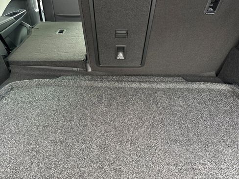 New 2026 Volkswagen Taos SE image 14