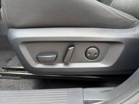 Used 2025 Nissan Rogue SV FWD image 22