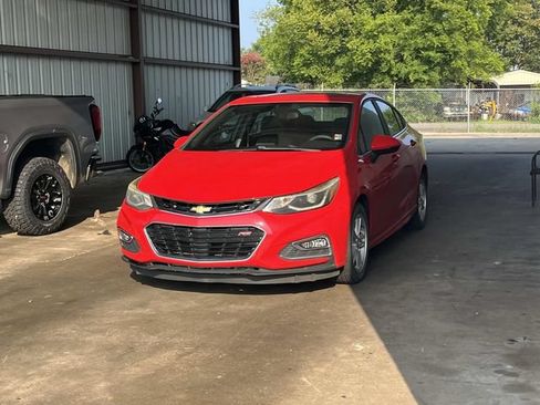Used 2017 Chevrolet Cruze LT w/ Sun And Sound Package FWD image 5