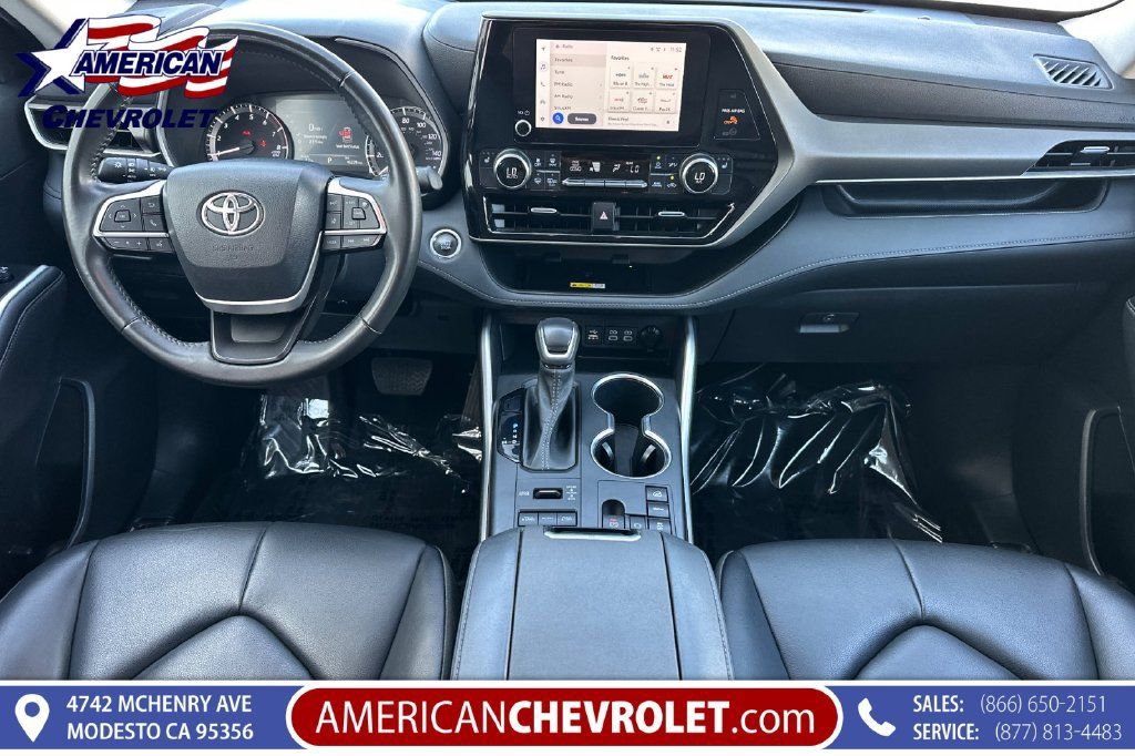 Used 2023 Toyota Highlander XLE AWD/4WD image 17