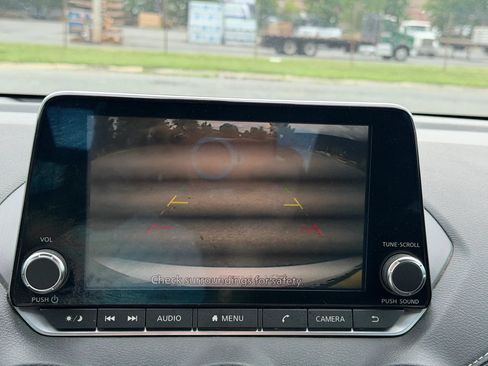 Used 2021 Nissan Sentra SV FWD image 25