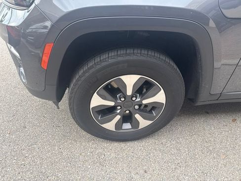 Used 2022 Jeep Grand Cherokee Limited 4xe AWD/4WD image 4