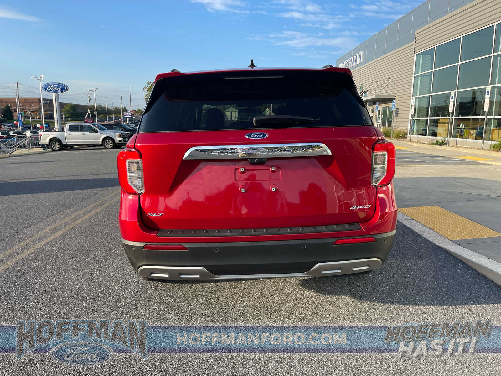 Used 2023 Ford Explorer XLT w/ Equipment Group 202A AWD/4WD image 4