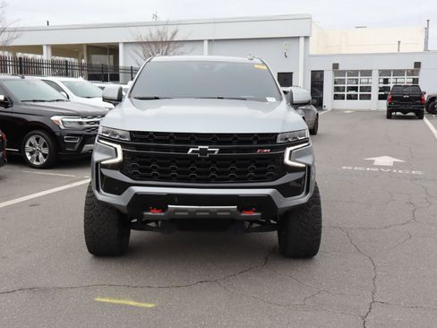 Used 2024 Chevrolet Suburban Z71 w/ Luxury Package image 3