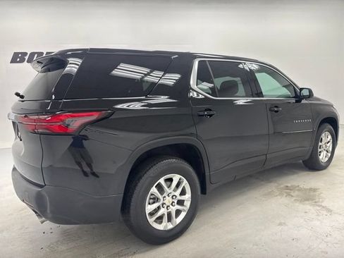 Used 2023 Chevrolet Traverse LS w/ LPO, Cargo Package FWD image 5