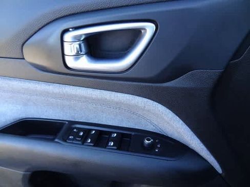 Used 2024 Jeep Compass Latitude image 14