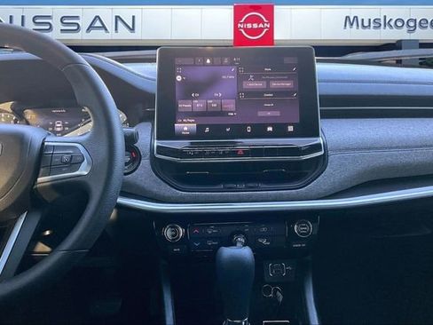 Used 2023 Jeep Compass Sport image 9