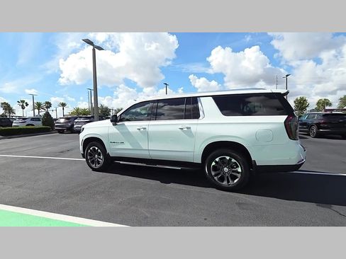 New 2026 Chevrolet Suburban LT w/ Comfort Package RWD image 21