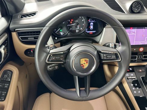 Certified 2024 Porsche Macan AWD/4WD image 18