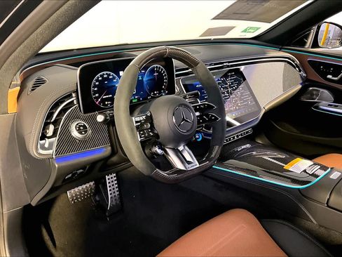 New 2026 Mercedes-Benz E 53 AMG e 4MATIC Sedan image 9