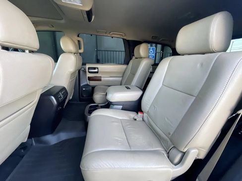 Used 2017 Toyota Sequoia Platinum RWD image 16