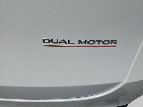 Used 2021 Tesla Model Y Long Range AWD/4WD image 31